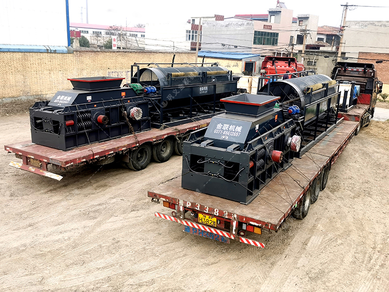 大型鐵礦石對輥制砂機(jī)多少錢一臺？