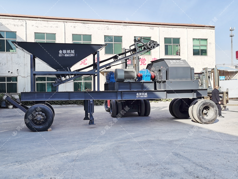 大型移動式對輥破碎機設(shè)備發(fā)往浙江