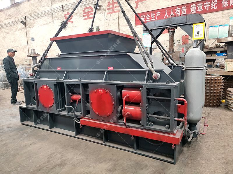 1200x800液壓直連式對輥制砂機(jī)發(fā)往河北邯鄲