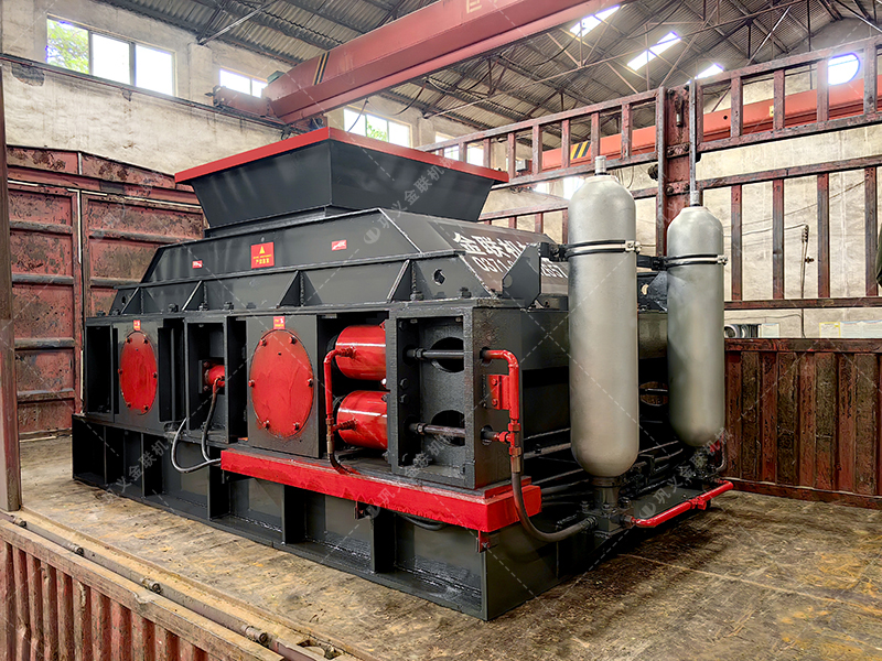 1200x800大型液壓直聯(lián)對輥破碎制砂機發(fā)往河南